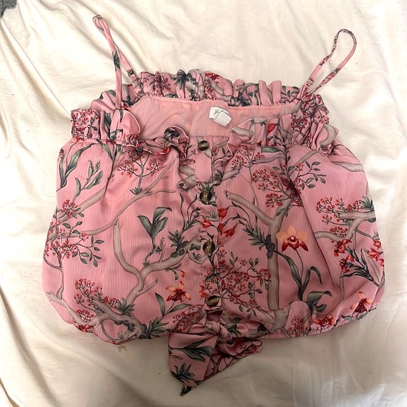 Cute floral tank with ruffle trims - Picture 2 of 2